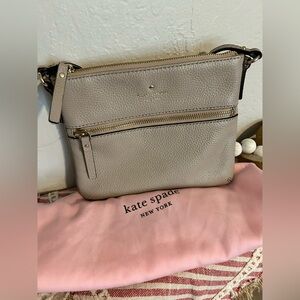 EUC Kate Spade crossbody pebbled beige leather with pink dusty